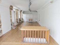 Rustic Pop-up Store in Le Marais - Image 3