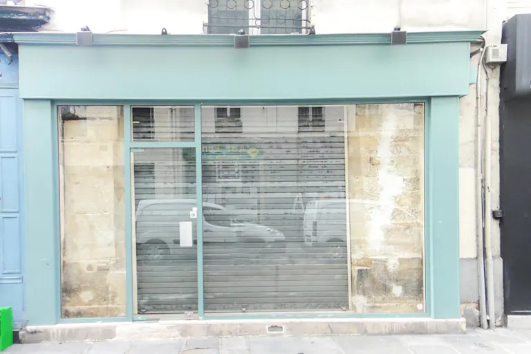 Rustic Pop-up Store in Le Marais - Image 4