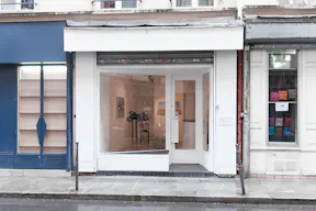 Bright Le Marais Showroom - Image 1