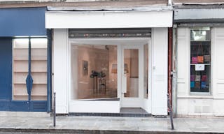 Bright Le Marais Showroom - Image 1