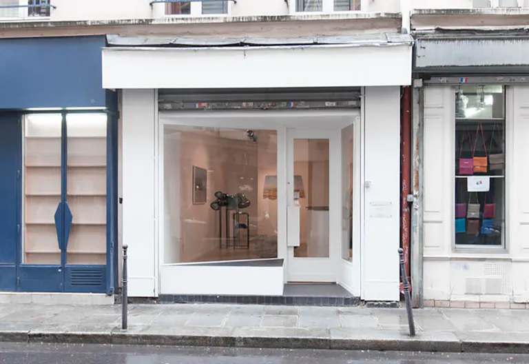 Bright Le Marais Showroom - Image 1