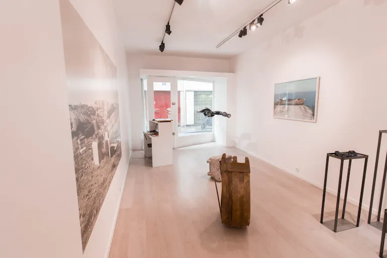 Bright Le Marais Showroom - Image 3