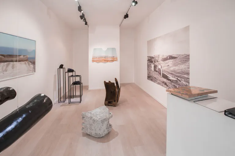 Bright Le Marais Showroom - Image 4