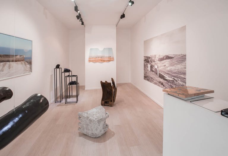 Bright Le Marais Showroom - Image 4