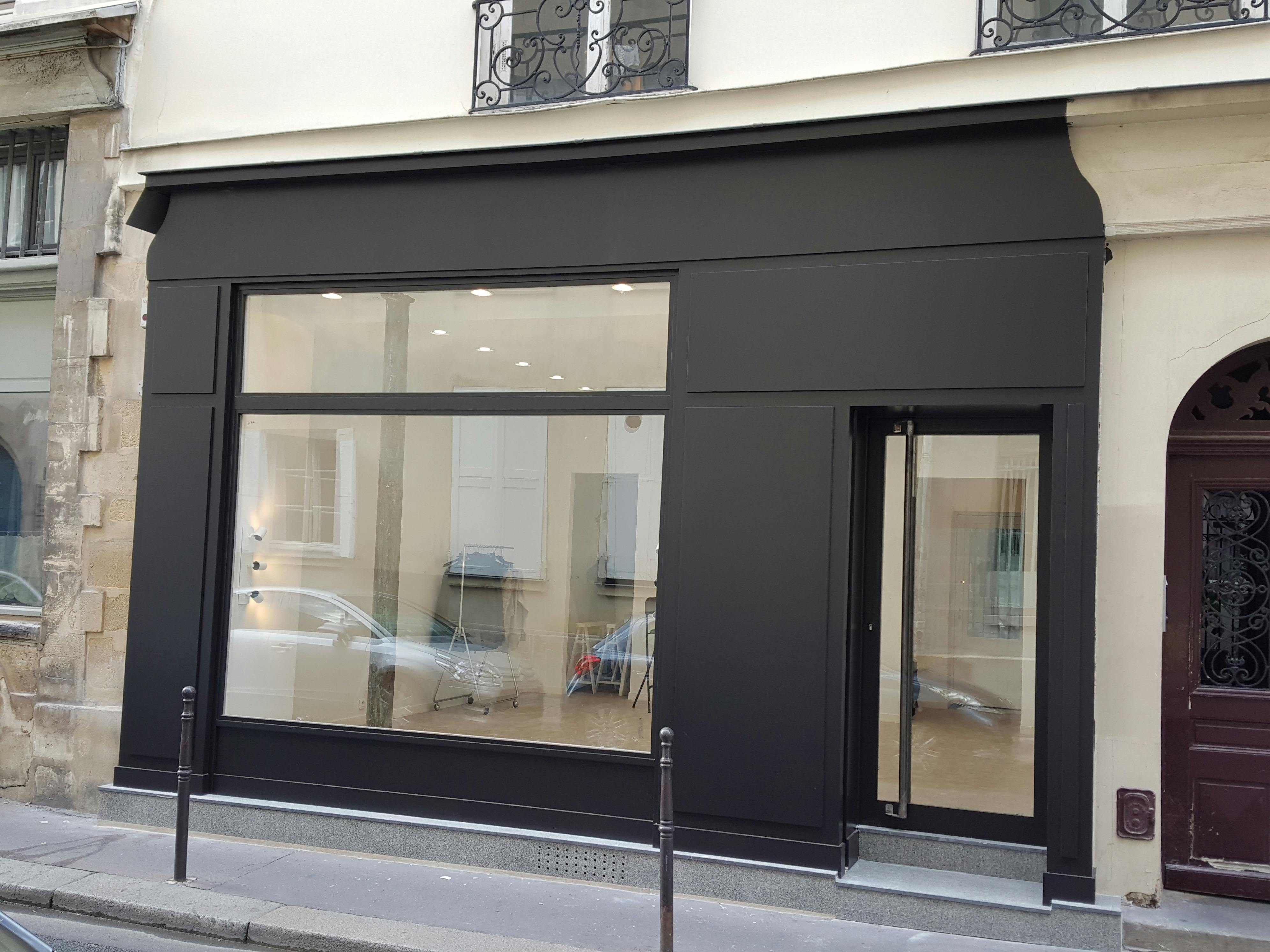 Modern 37 sqm Gallery and Showroom in Le Marais
