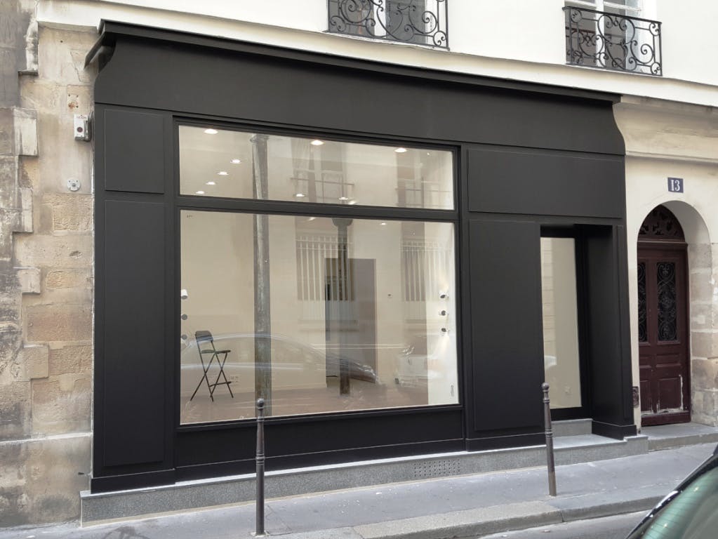 Modern 37 sqm Gallery and Showroom in Le Marais