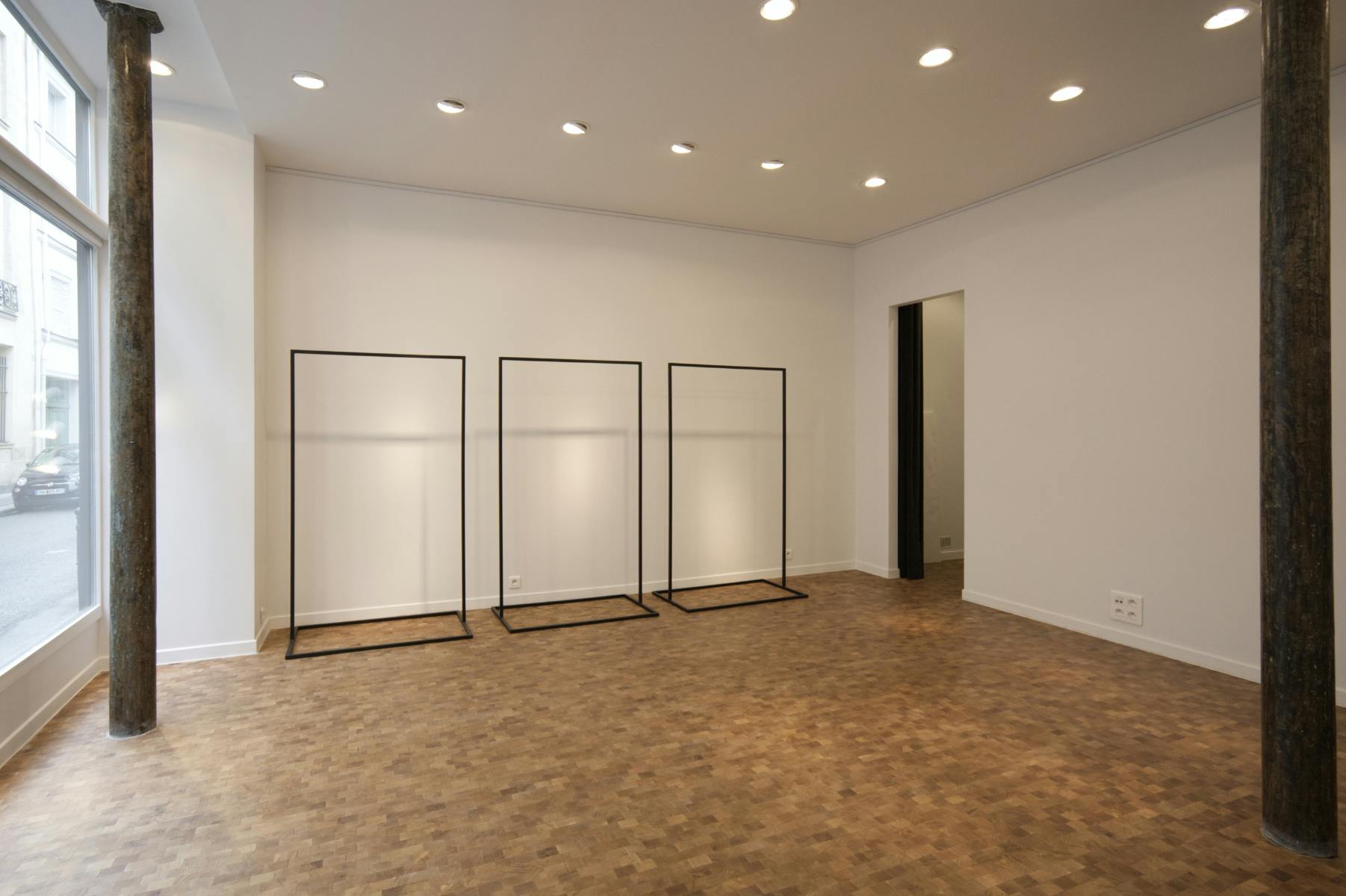 Modern 37 sqm Gallery and Showroom in Le Marais