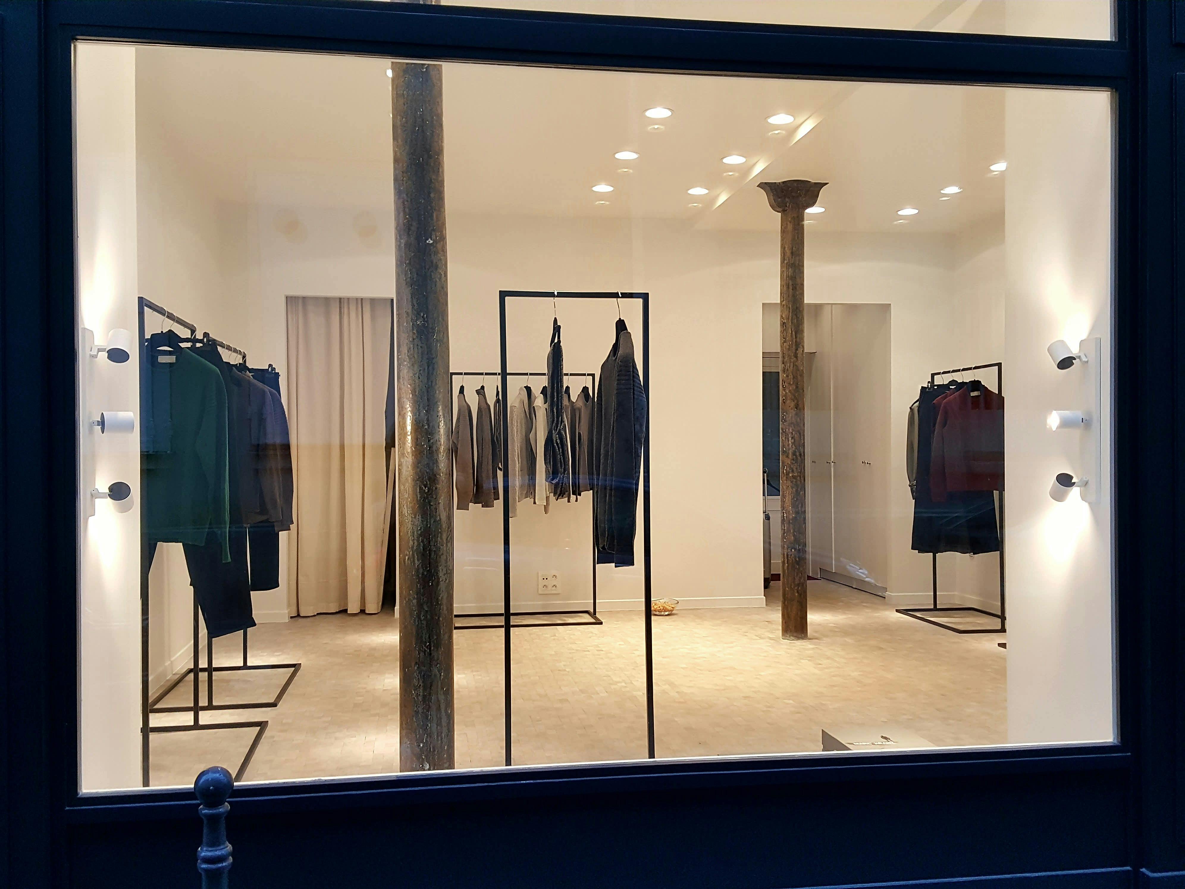 Modern 37 sqm Gallery and Showroom in Le Marais