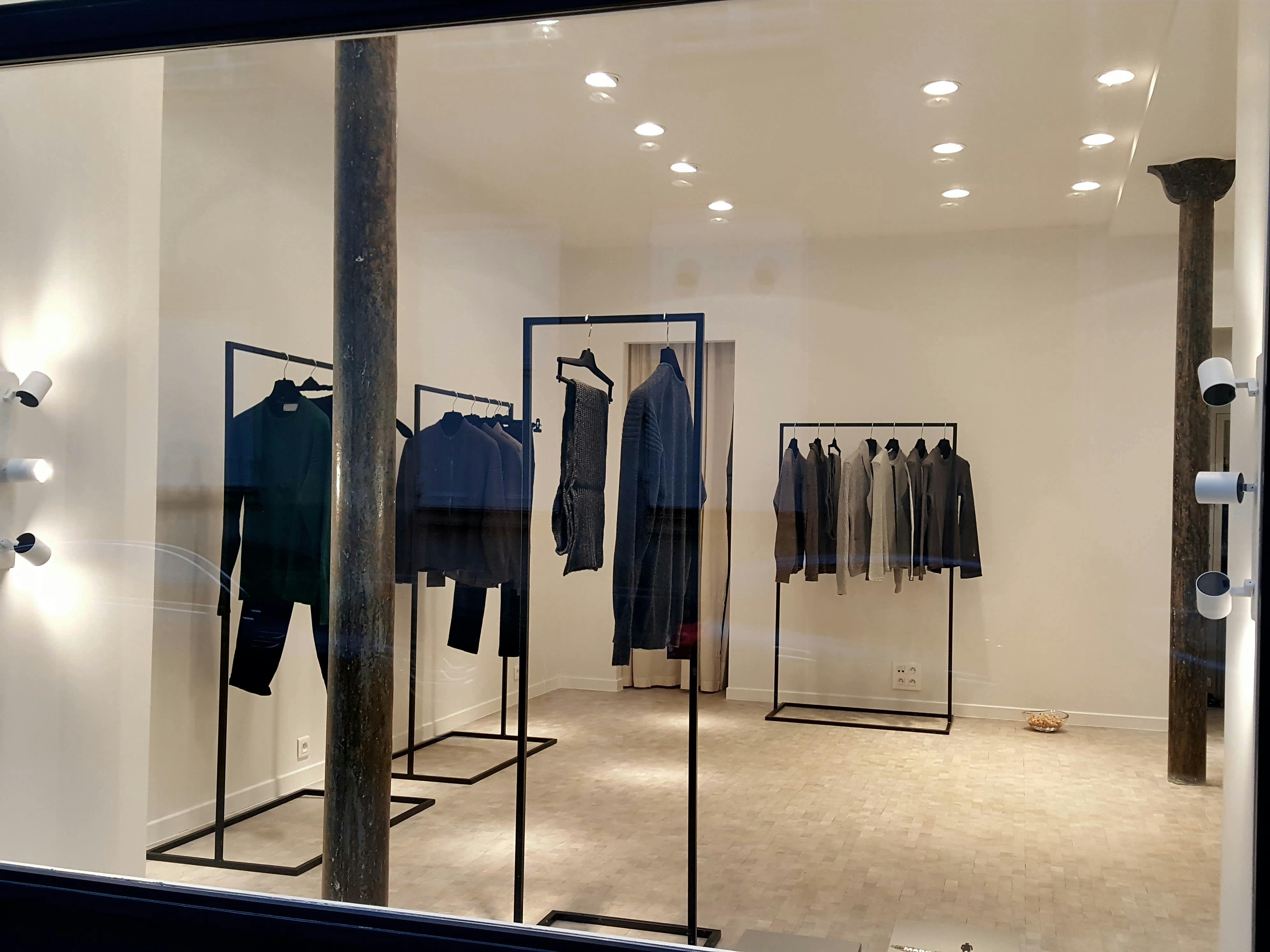 Modern 37 sqm Gallery and Showroom in Le Marais