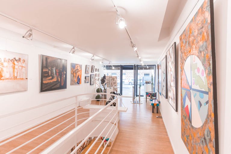 Characterful Showroom in the 8th district of Paris - Image 0