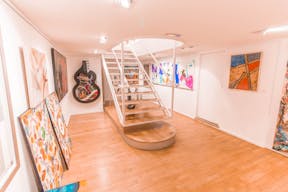 Characterful Showroom in the 8th district of Paris - Image 6