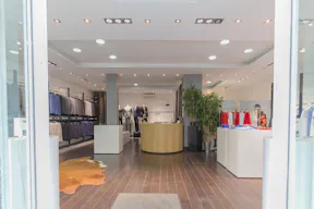 Sophisticated Temple Pop-Up Shop - Image 5