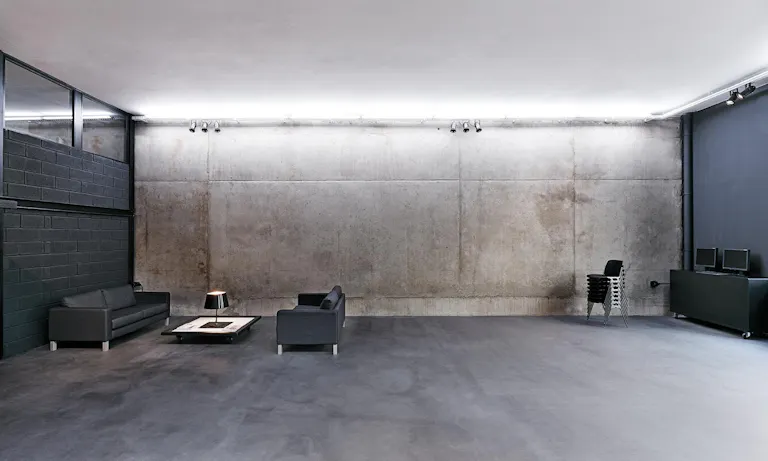 Incredible Showroom in Bastille - Image 1