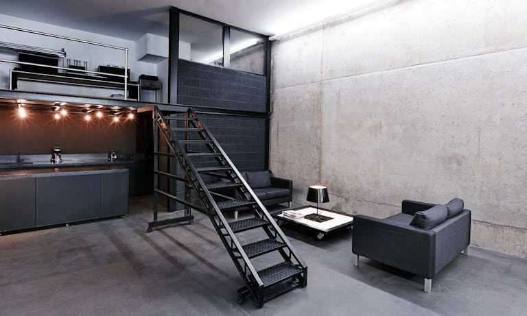 Incredible Showroom in Bastille - Image 4