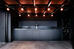 Incredible Showroom in Bastille - Image 5