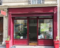 Modern Pop-Up Store in Voltaire - Image 0