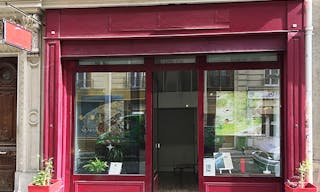 Modern Pop-Up Store in Voltaire - Image 0