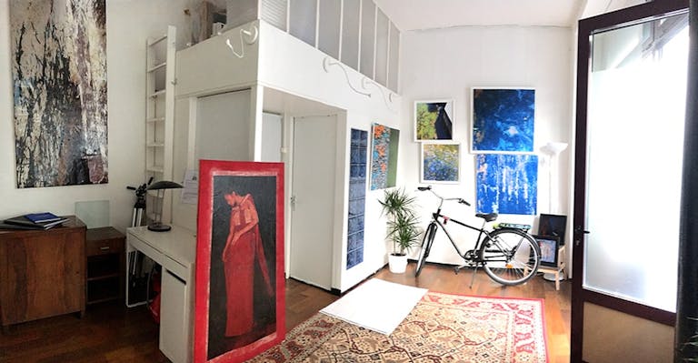 Modern Pop-Up Store in Voltaire - Image 1