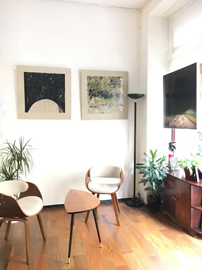 Modern Pop-Up Store in Voltaire - Image 2