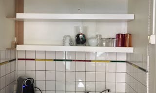 Modern Pop-Up Store in Voltaire - Image 4