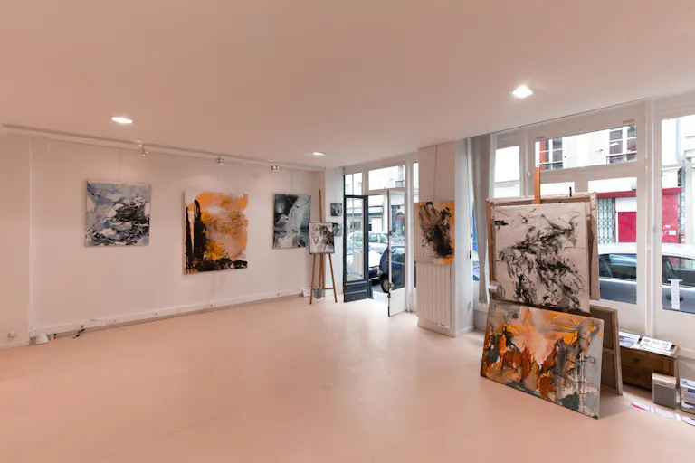 Large Showroom in Enfants-Rouges - Image 0