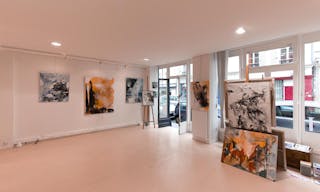 Large Showroom in Enfants-Rouges - Image 0