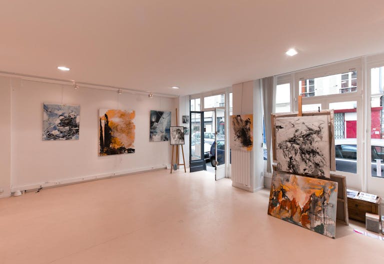 Large Showroom in Enfants-Rouges - Image 0