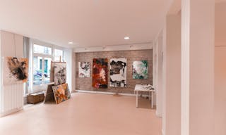 Large Showroom in Enfants-Rouges - Image 1