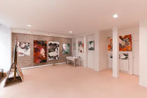 Large Showroom in Enfants-Rouges - Image 2