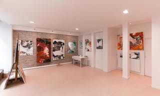 Large Showroom in Enfants-Rouges - Image 2