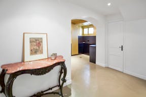 Showroom Space in Saint-Georges - Image 9