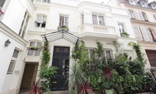 Showroom Space in Saint-Georges - Image 10