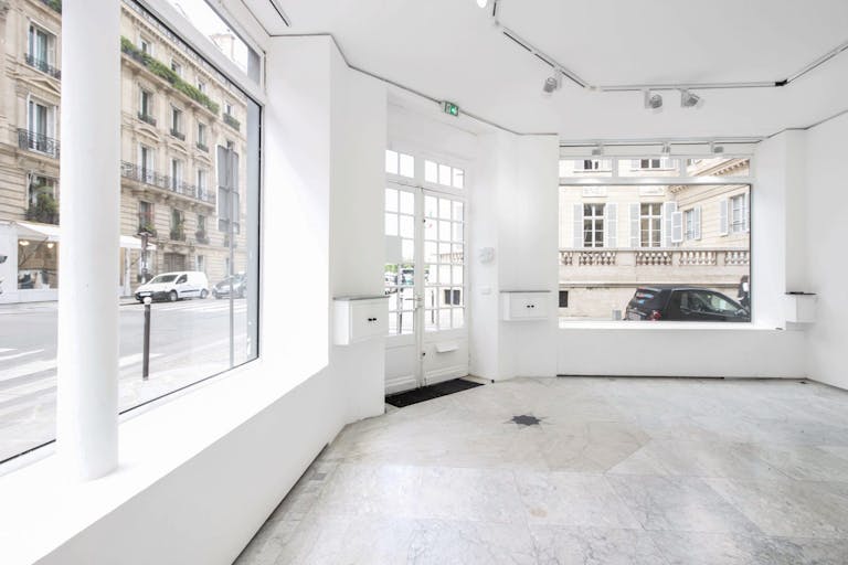 Boutique Quai Anatole France - Image 1