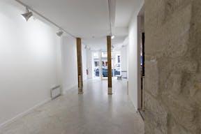 Rustic Showroom in Le Marais - Image 1