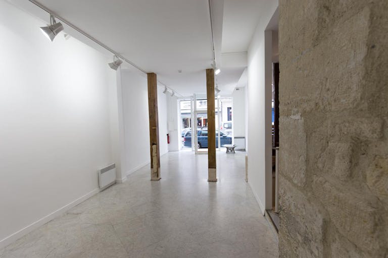 Rustic Showroom in Le Marais - Image 1