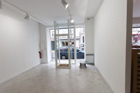 Rustic Showroom in Le Marais - Image 2