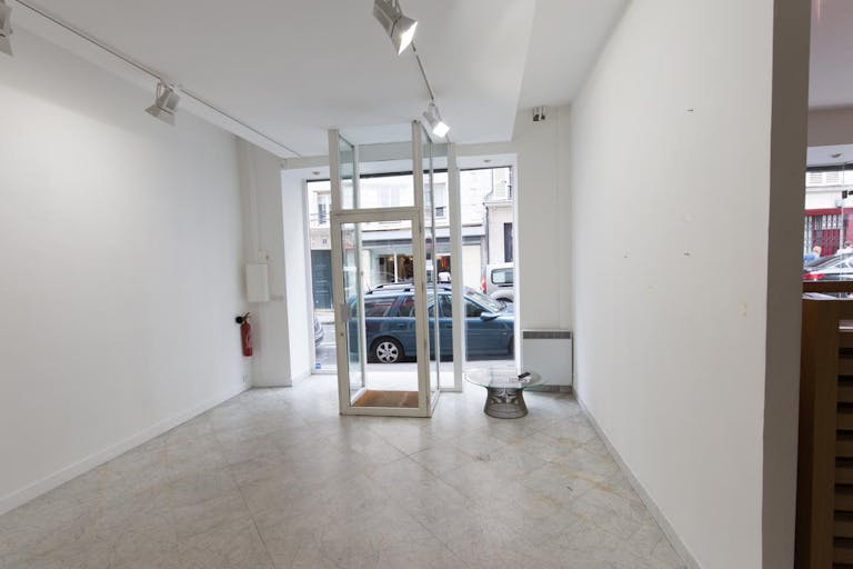 Rustic Showroom in Le Marais - Image 2