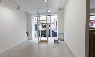 Rustic Showroom in Le Marais - Image 2