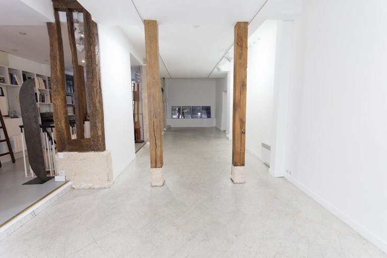 Rustic Showroom in Le Marais - Image 3
