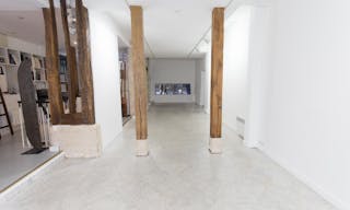 Rustic Showroom in Le Marais - Image 3