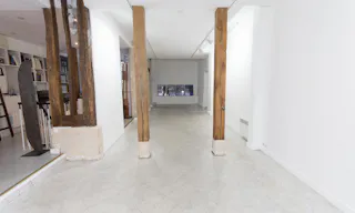Rustic Showroom in Le Marais - Image 3