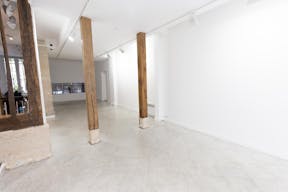 Rustic Showroom in Le Marais - Image 4