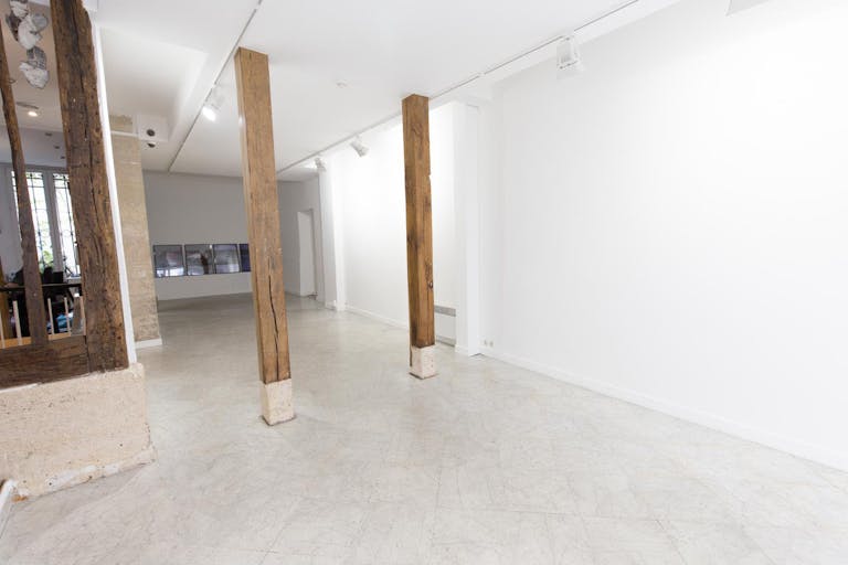 Rustic Showroom in Le Marais - Image 4