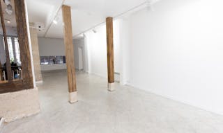 Rustic Showroom in Le Marais - Image 4