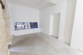 Rustic Showroom in Le Marais - Image 5