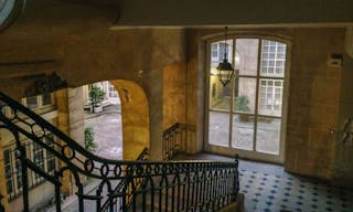 Historic Pop Up Store in Châtelet-les-Halles - Image 32