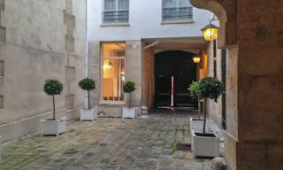 Historic Pop Up Store in Châtelet-les-Halles - Image 33