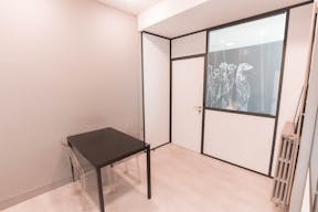 Unique Pop-Up Store in Le Marais - Image 6