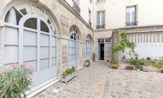 Unique Pop-Up Store in Le Marais - Image 8