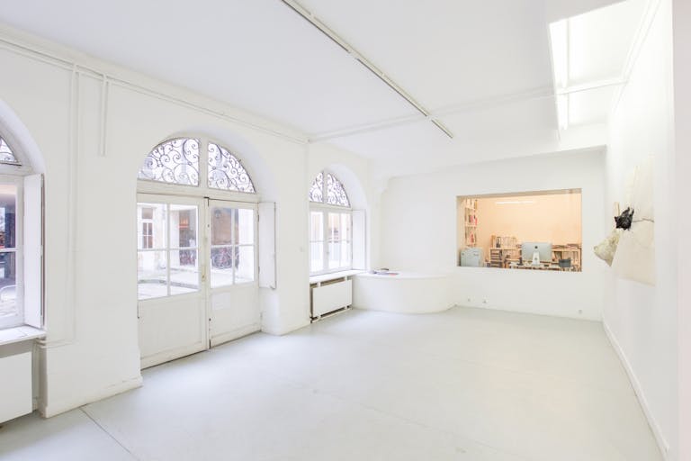 Showroom in Bustling Beaubourg - Image 1